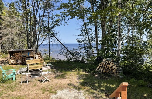 Paradise House | Adorable house with amazing views of the Lake!