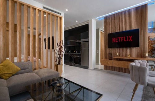 RACINE EXTENSION Apartment | Adorable King Size Bed Flat. Perfect for long Stays