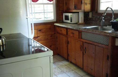 Tafton Ski Chalet | Adorable lake home with 2 bedrooms and sleep in loft with full size beds