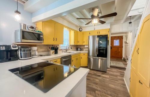 North Glade Hills House | Adorable Lakefront Cottage with Hot Tub and Dock Pet friendly