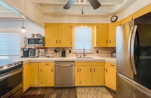 North Glade Hills House | Adorable Lakefront Cottage with Hot Tub and Dock Pet friendly