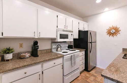 Mount Adams Apartment | Adorable MtAdams 2BR near it all