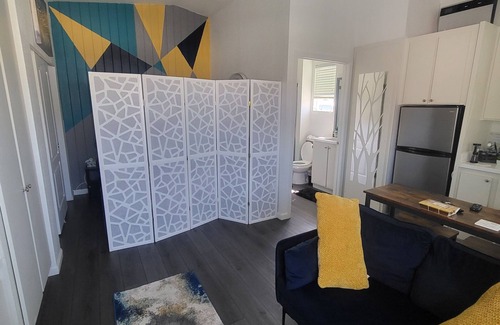 Los Angeles Apartment | Adorable new home in the heart of LA close to Sofi stadium
