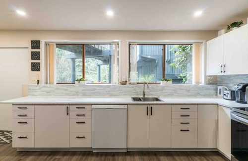 Federal Way Apartment | Adorable new studio with free parking, WiFi and large smart TV.