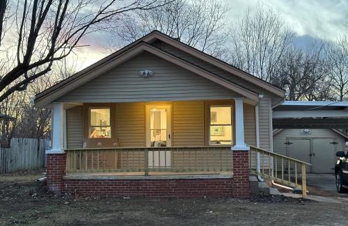 Wichita House | Adorable New West 3 BR 2 BA SMRT TV Coffee