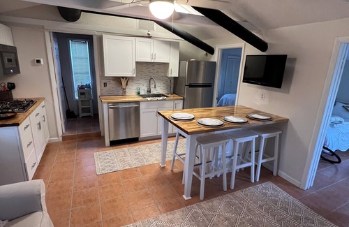 Ilexhurst House | Adorable private house on AMI 2 bedrooms, steps from the sand! Privately owned.