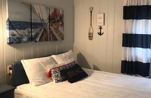 Upper Peninsula Michigan Cottage | Adorable Rustic Cottage Lake Superior