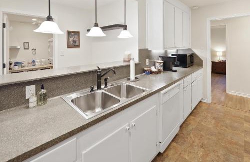 Southeast College Park House | Adorable Southside ATM Cottage with Bikes, Pets OK