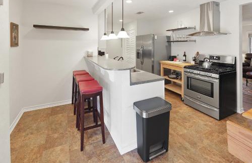 Southeast College Park House | Adorable Southside ATM Cottage with Bikes, Pets OK