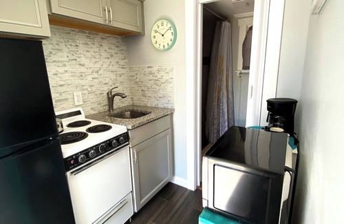 Dennis Port Cottage | Adorable Studio cottage with Queen bed