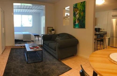 Flynn House | Adorable Studio Nestled in the Heart of Flynn - Hosted by Canstay