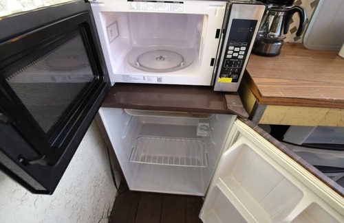 Azusa House | Adorable Studio Rear House w/Parking - a Good Choice for Solo or Couple Travelers