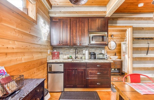 Government Camp Apartment | Adorable studio with modern amenities - close to slopes & restaurants