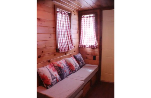 Pine Cove House | Adorable Tiny House w/wifi kitchen and Smart TV.