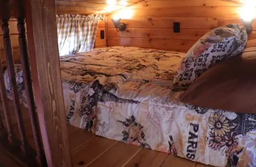 Pine Cove House | Adorable Tiny House w/wifi kitchen and Smart TV.