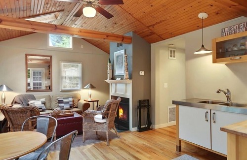 Union Pier Cottage | Adorable Union Pier Cottage Close To Beach and Downtown!