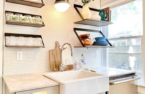 Yarmouth Port House | Adorable Updated Cottage, Walk to Water!