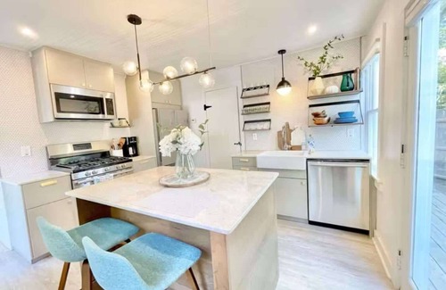 Yarmouth Port House | Adorable Updated Cottage, Walk to Water!