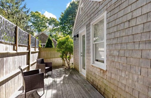 Yarmouth Port House | Adorable Updated Cottage, Walk to Water!