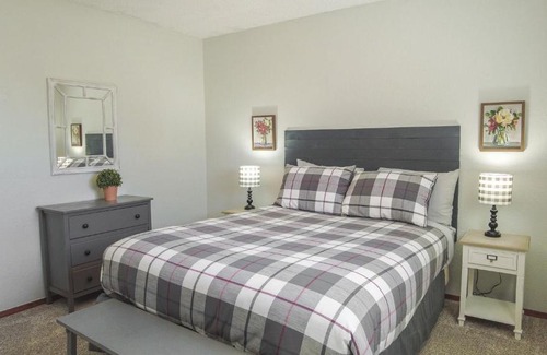 Notch Estates House | Adorable Wooded Escape N20 4 by Dreams2Reality - Includes FREE Attraction Tickets Daily!