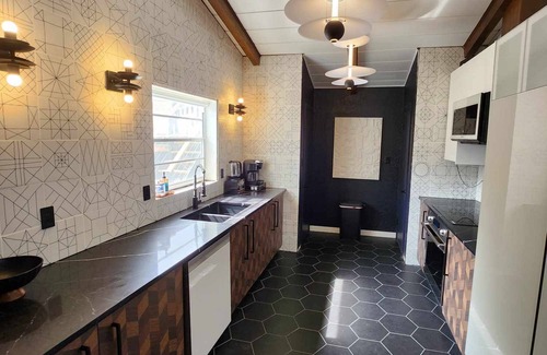 Cypress Gardens House | Adult-Only Love Hotel with Mermaid Pool