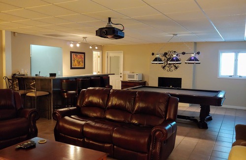 Sedgefield Apartment | Adult Retreat - Great Location - Guest Suite with Luxe Amenitiesn
