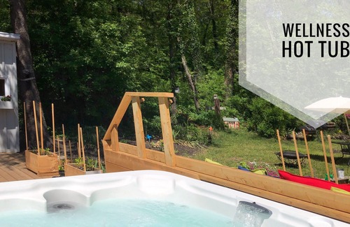 Port Franks Cottage | Adults Only Cottage, minutes to beach, hot tub, sauna, fitness studio, wellness