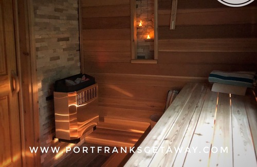 Port Franks Cottage | Adults Only Cottage, minutes to beach, hot tub, sauna, fitness studio, wellness