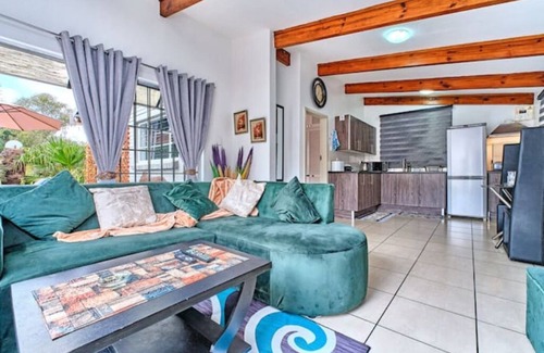 Woodmead Apartment | Adva's restful haven with inverter!