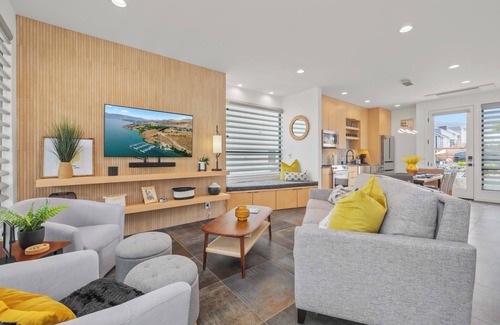 Chelan House | Adventure at Lake Chelan - Dog Friendly w/Paddle Boards, Bikes + Fireplace