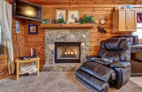 Pigeon Forge House | Adventure Awaits, 1mi to the parkway, dog friendly