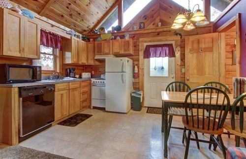Pigeon Forge House | Adventure Awaits, 1mi to the parkway, dog friendly