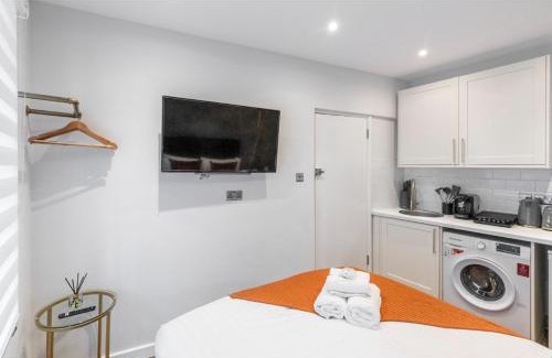 Wandsworth Apartment | Adventure Awaits: Central London Studio
