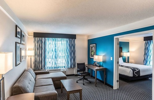 Ahwatukee Foothills Hotel | Adventure Awaits: Cozy Room Perfect for Exploring Phoenix | Free Parking
