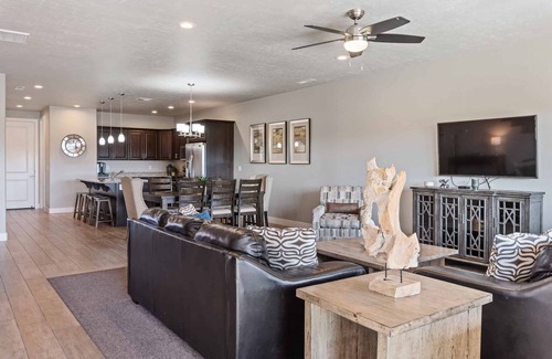 Santa Clara House | Adventure Awaits: Paradise Village Waterpark, Great Views!