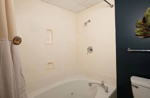 Pigeon Forge Condo | Adventure Awaits - Walk to Pigeon Forge attractions & relax in your condo!