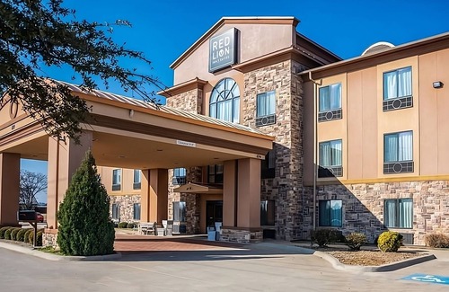 Mineral Wells Hotel | Adventure & Comfort Near Mineral Wells Lake with Pool Access