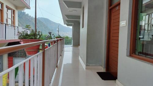 Bhagsu Nag House | Adventure Inn 20 Metre from Swimming Pool