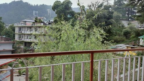 Bhagsu Nag House | Adventure Inn 20 Metre from Swimming Pool
