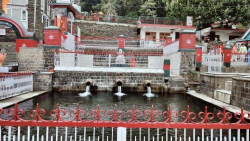 Bhagsu Nag House | Adventure Inn 20 Metre from Swimming Pool