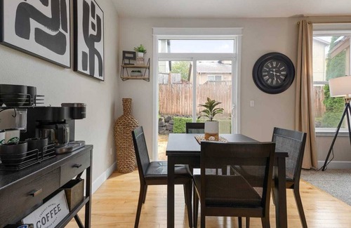 Lacey House | Adventure-Themed Retreat | Upscale | Sleeps 12!