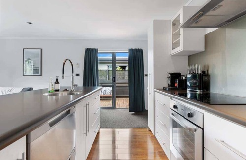 Lynmore House | Adventure Trails | Super Location with Spa Pool!