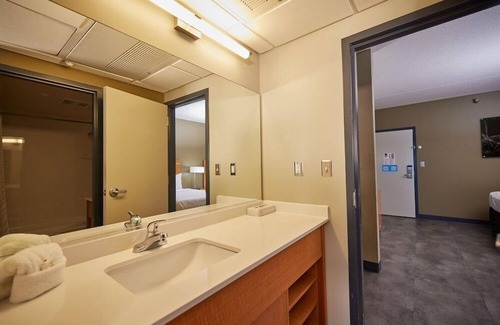Altoona Hotel | Adventureland Inn