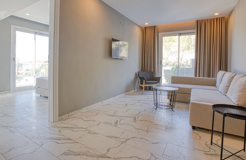 Cesme Apartment | AEGEAN Apartments Cesme - Suite Superior Room, Pool View, Living Room
