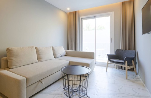 Cesme Apartment | AEGEAN Apartments Cesme - Suite Superior Room, Pool View, Living Room