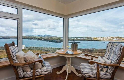 Trearddur Bay House | AEL-Y-BRYN-5 BED- DRAMATIC SEA VIEWS - Sleeps 12
