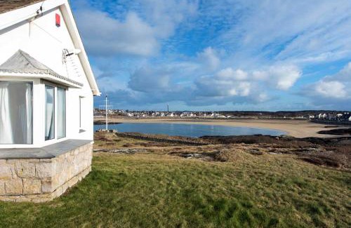Trearddur Bay House | AEL-Y-BRYN-5 BED- DRAMATIC SEA VIEWS - Sleeps 12