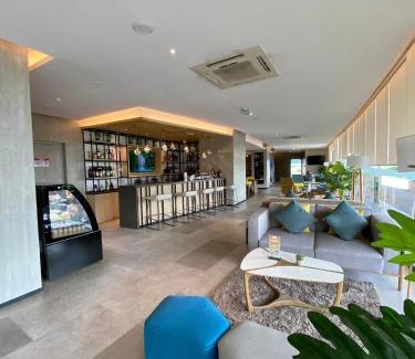 Poblacion District Apartment | Aeon Towers Executive Suite 2BR 18th floor