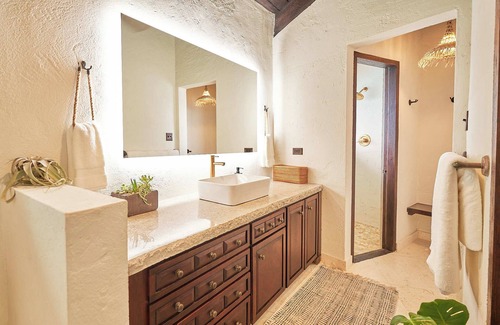 East End Apartment | Aerial Presence Room