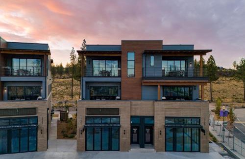 Bend House | Aerie Stylish 6 Unit Buyout 15BDR Near Downtown Mountain Views Hot Tub